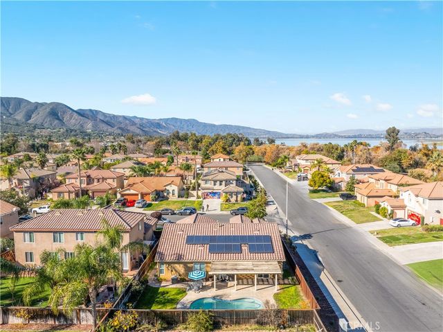 32816 Autumn Wood Cir, Lake Elsinore, CA 92530