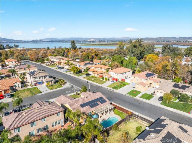 32816 Autumn Wood Cir, Lake Elsinore, CA 92530