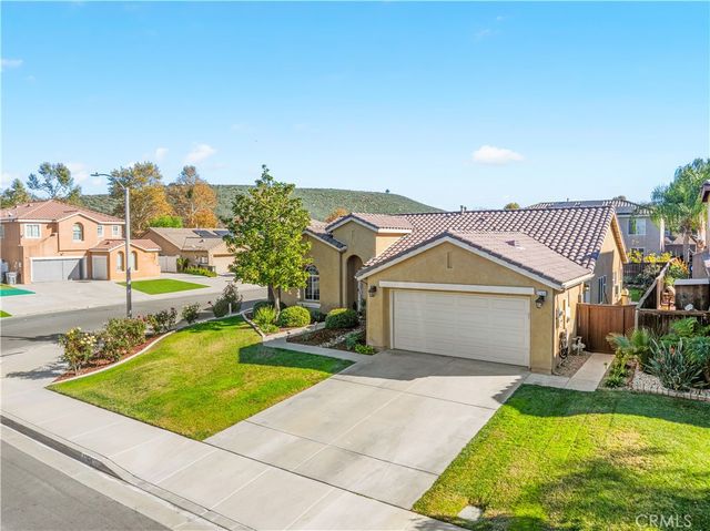 32816 Autumn Wood Cir, Lake Elsinore, CA 92530