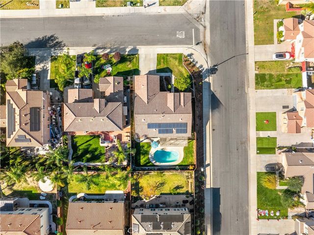 32816 Autumn Wood Cir, Lake Elsinore, CA 92530
