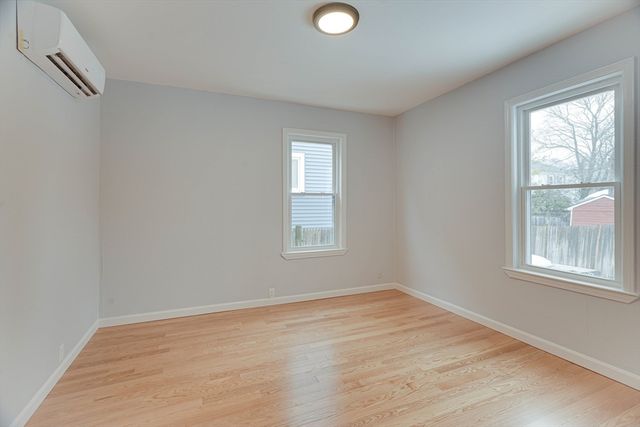 24 Dunlap St 1, Salem, MA 01970