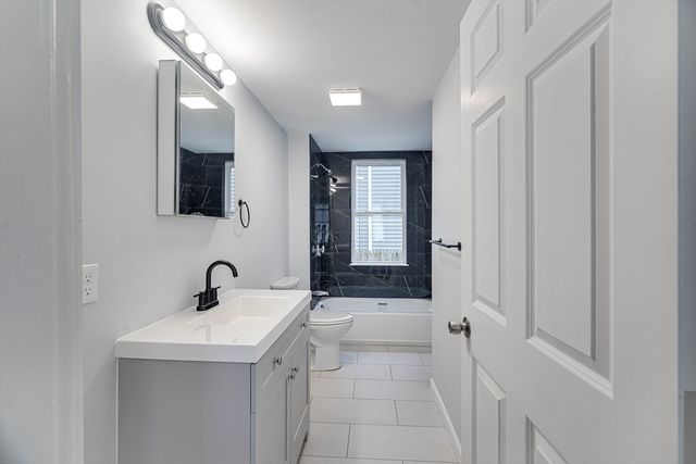 24 Dunlap St 1, Salem, MA 01970