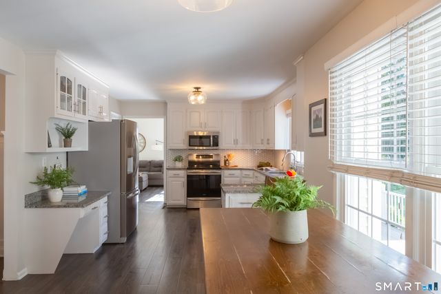 30 Crested Ridge Court, Stratford, CT 06614