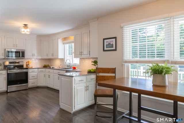 30 Crested Ridge Court, Stratford, CT 06614