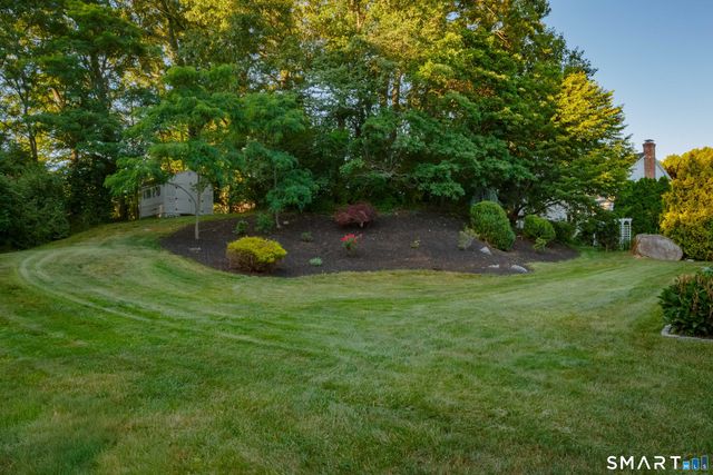 30 Crested Ridge Court, Stratford, CT 06614
