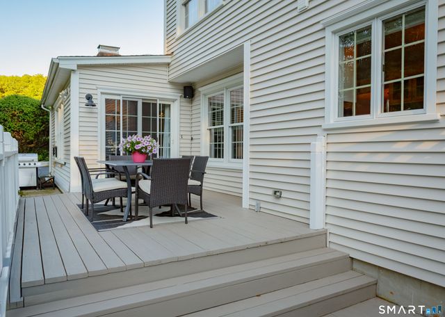 30 Crested Ridge Court, Stratford, CT 06614
