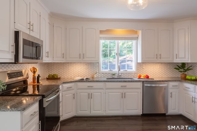 30 Crested Ridge Court, Stratford, CT 06614