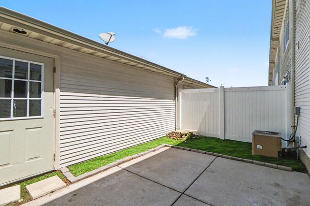 1810 Golden Oak Court, Crown Point, IN 46307