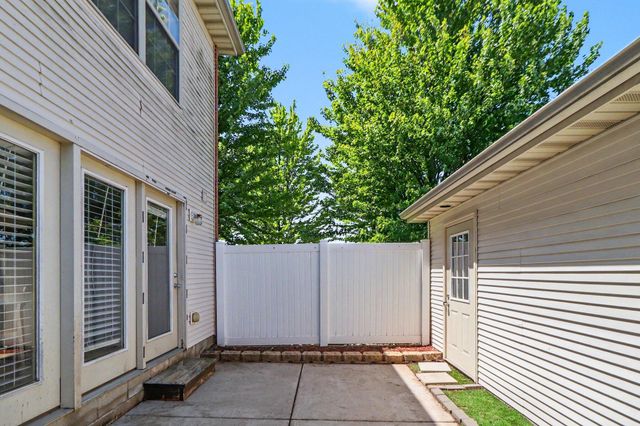 1810 Golden Oak Court, Crown Point, IN 46307