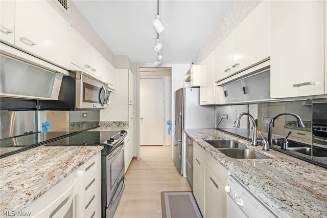 12700 Lake Avenue 1107, Lakewood, OH 44107