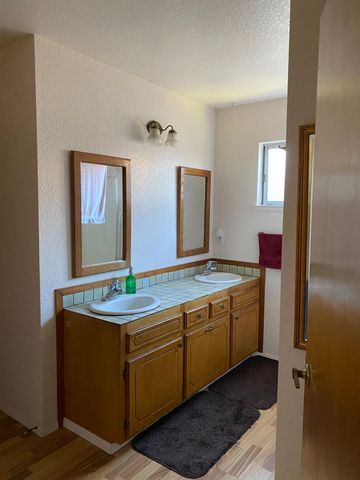 251 Clark St, Turlock, CA 95380