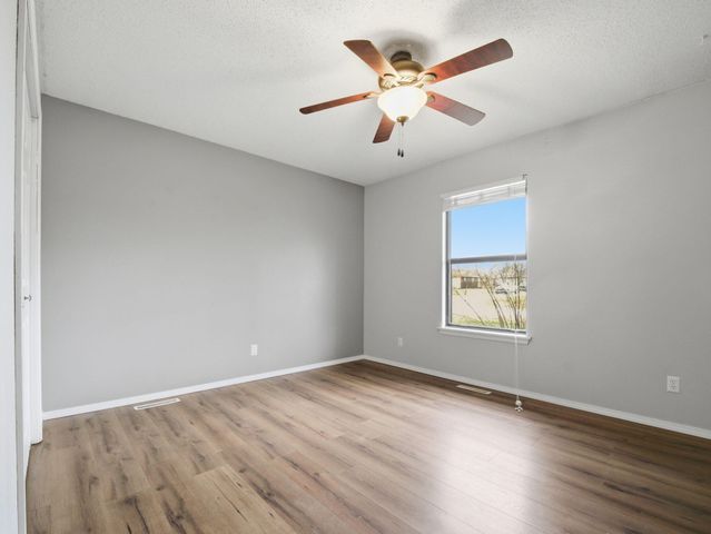 307 E Deanna Lane, Nixa, MO 65714