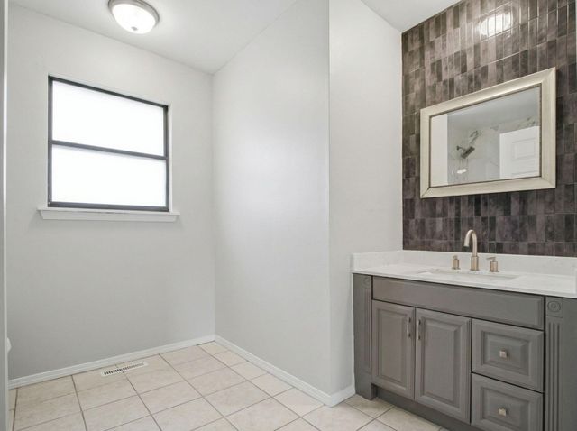 307 E Deanna Lane, Nixa, MO 65714