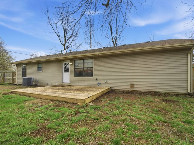 307 E Deanna Lane, Nixa, MO 65714