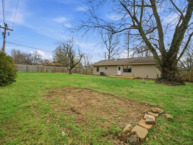 307 E Deanna Lane, Nixa, MO 65714