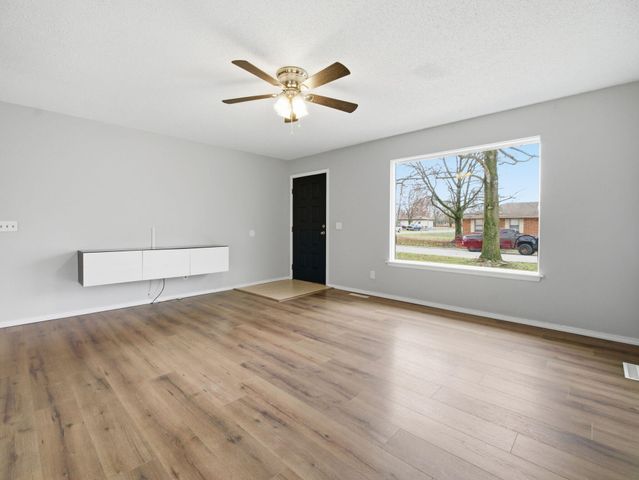 307 E Deanna Lane, Nixa, MO 65714