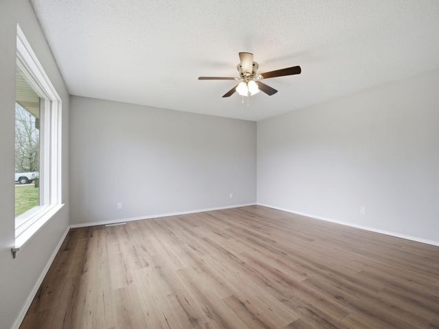 307 E Deanna Lane, Nixa, MO 65714