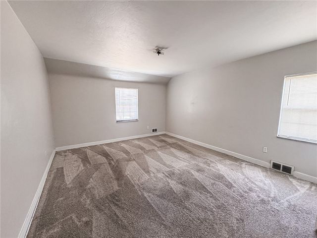 2710 Henderson Rd, White Oak, PA 15131