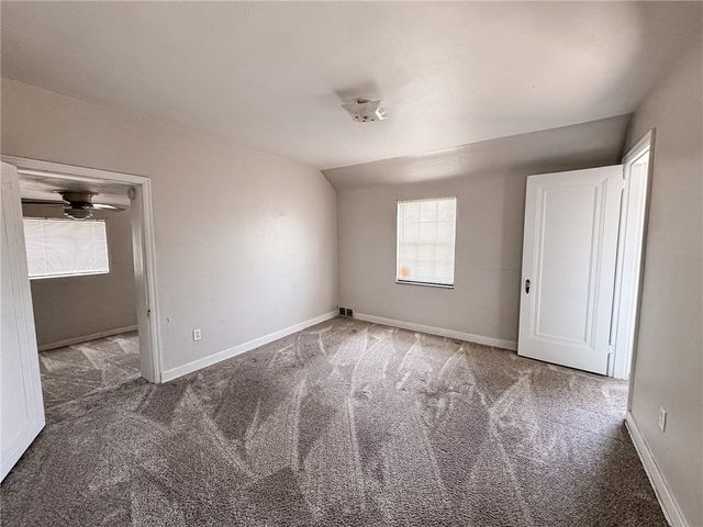 2710 Henderson Rd, White Oak, PA 15131