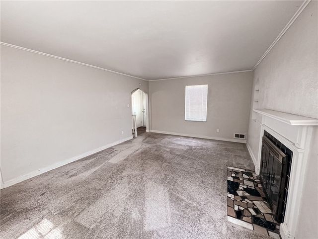 2710 Henderson Rd, White Oak, PA 15131