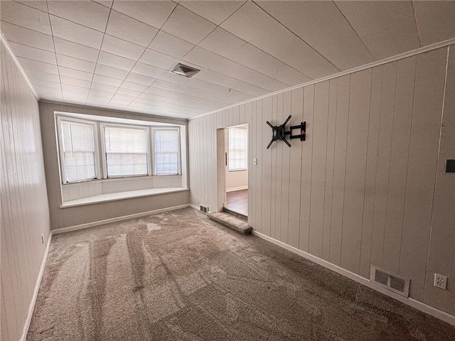 2710 Henderson Rd, White Oak, PA 15131