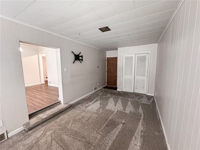 2710 Henderson Rd, White Oak, PA 15131