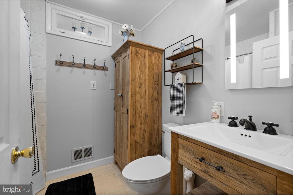 Image 20 of property listing at 8928 SATYR HILL, Parkville, MD 21234