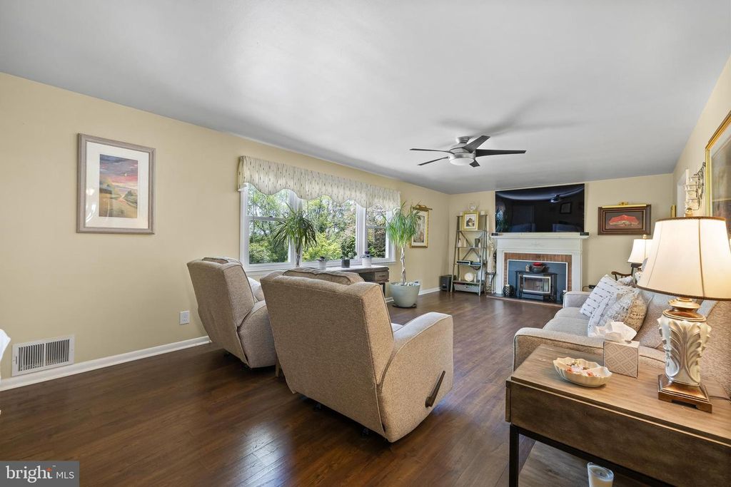 Image 7 of property listing at 8928 SATYR HILL, Parkville, MD 21234