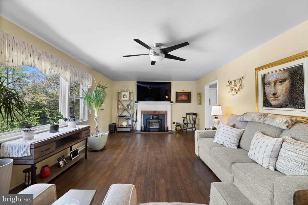 Image 9 of property listing at 8928 SATYR HILL, Parkville, MD 21234