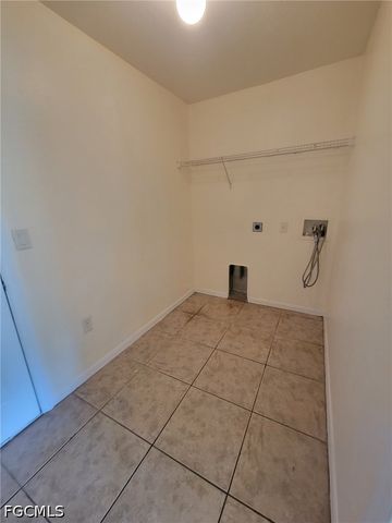 8071 Liriope LOOP, Lehigh Acres, FL 33972