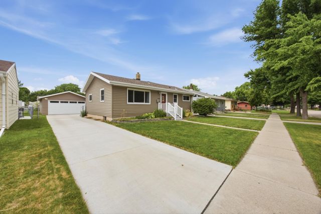 903 19th Street N, Moorhead, MN 56560
