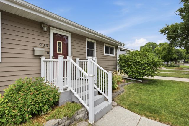 903 19th Street N, Moorhead, MN 56560
