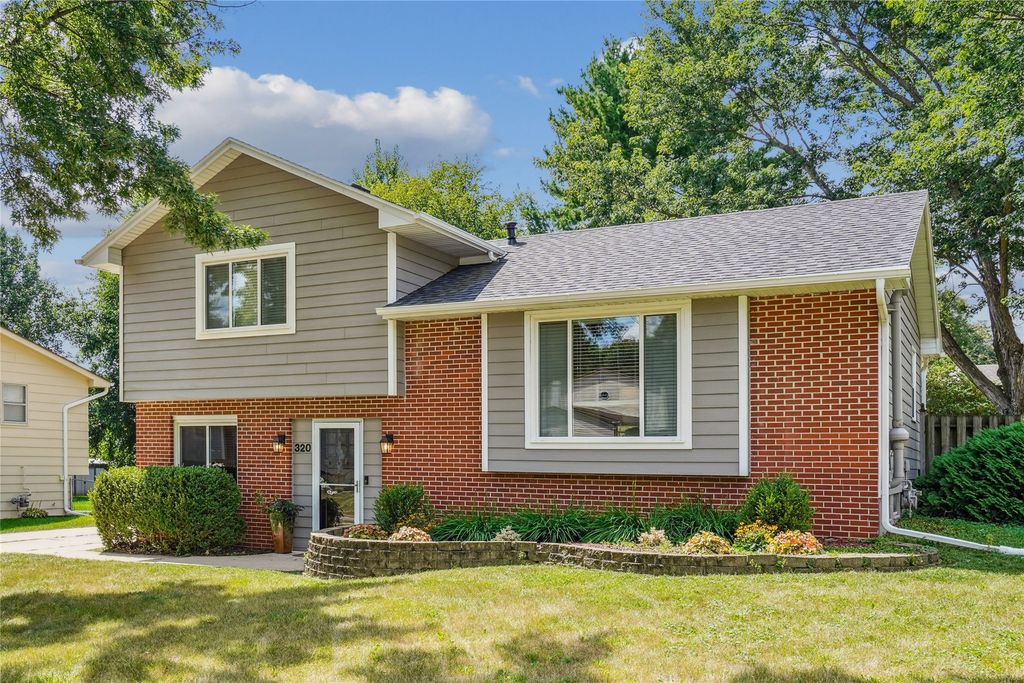 320 33rd Street, West Des Moines, IA 50265