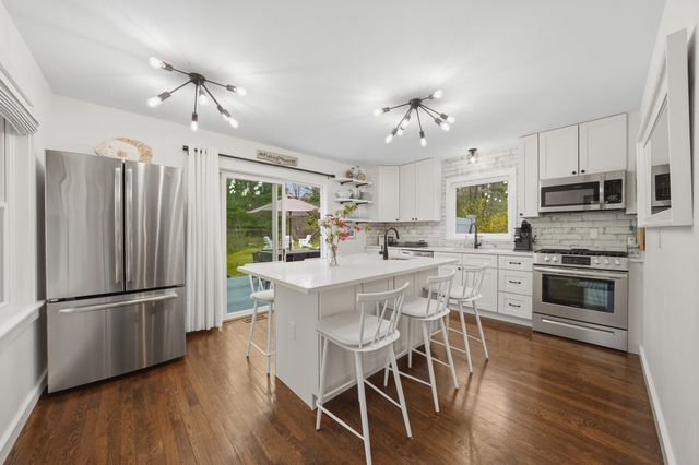 55 Ridgeview Drive, Falmouth, MA 02540