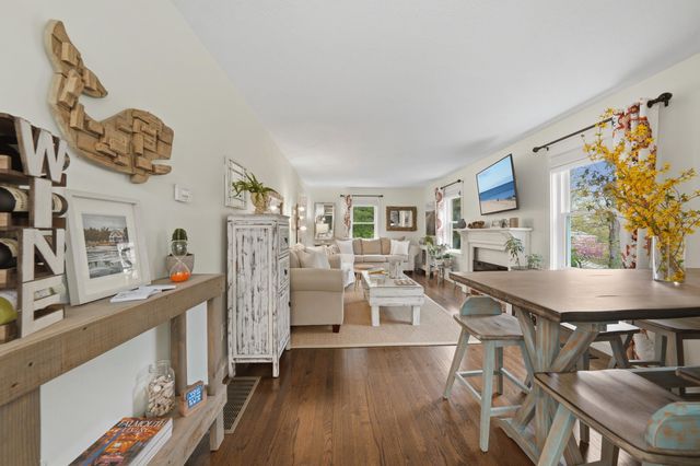 55 Ridgeview Drive, Falmouth, MA 02540