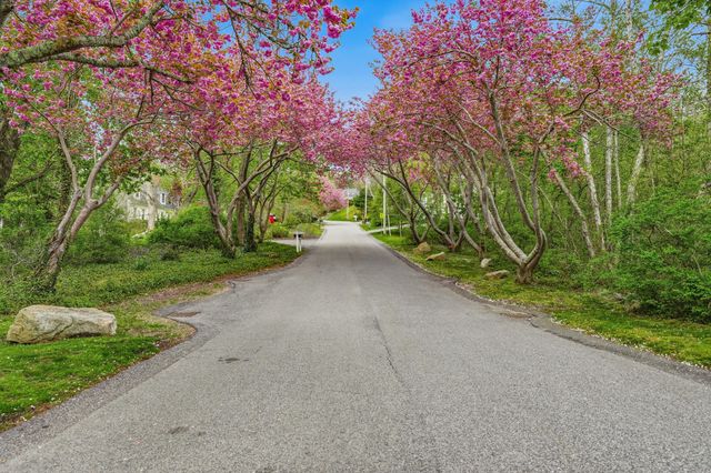 55 Ridgeview Drive, Falmouth, MA 02540