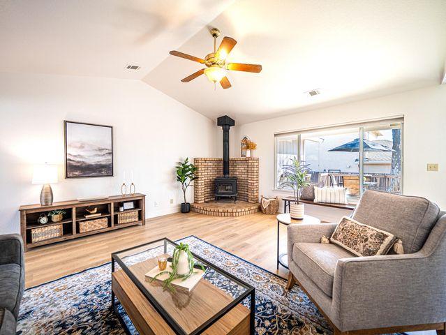 7331 Jonella Way, Redding, CA 96003