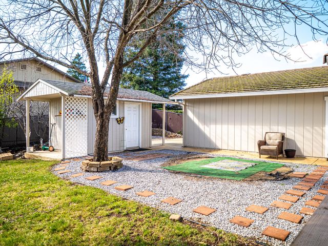 7331 Jonella Way, Redding, CA 96003