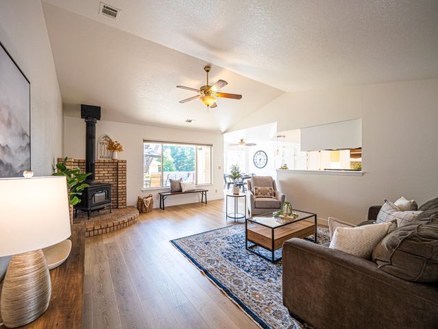 7331 Jonella Way, Redding, CA 96003