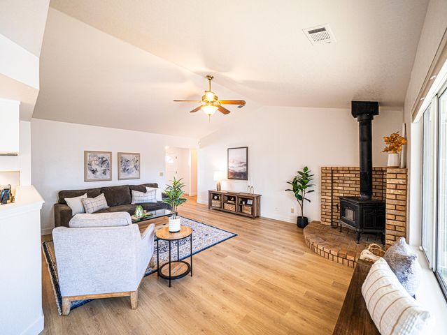 7331 Jonella Way, Redding, CA 96003