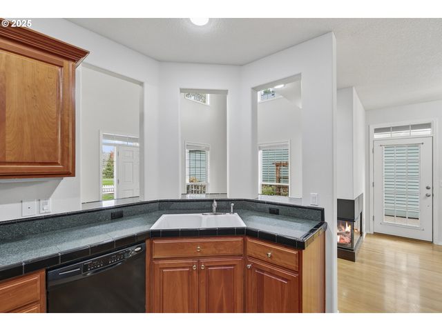 1202 Ne PARKS EDGE Cir, Hillsboro, OR 97124