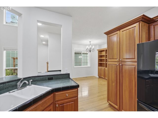 1202 Ne PARKS EDGE Cir, Hillsboro, OR 97124