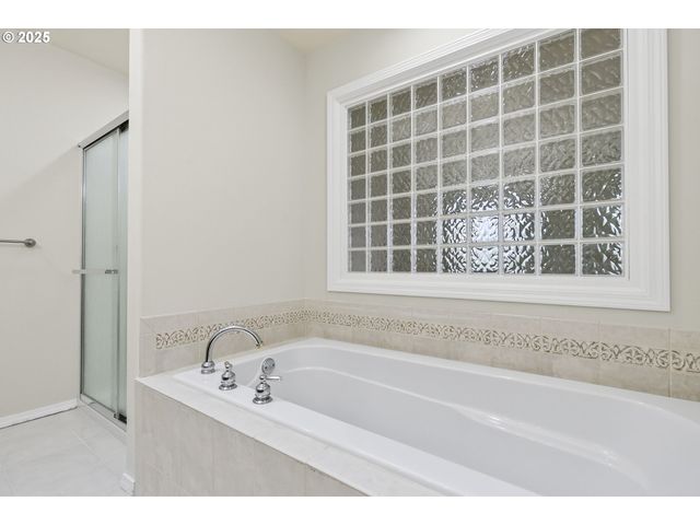 1202 Ne PARKS EDGE Cir, Hillsboro, OR 97124