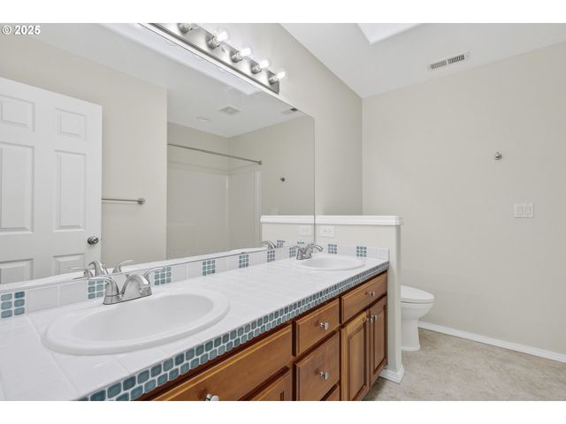 1202 Ne PARKS EDGE Cir, Hillsboro, OR 97124
