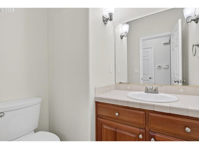 1202 Ne PARKS EDGE Cir, Hillsboro, OR 97124