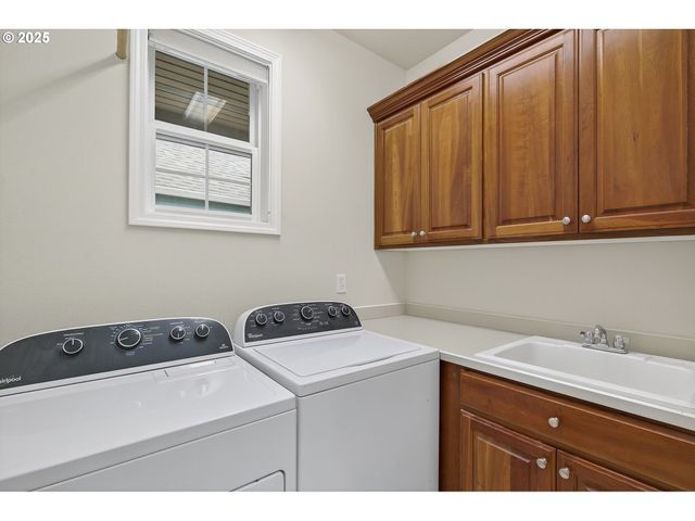 1202 Ne PARKS EDGE Cir, Hillsboro, OR 97124