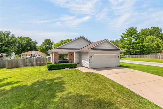 1120 NE Banner Drive, Lee's Summit, MO 64086