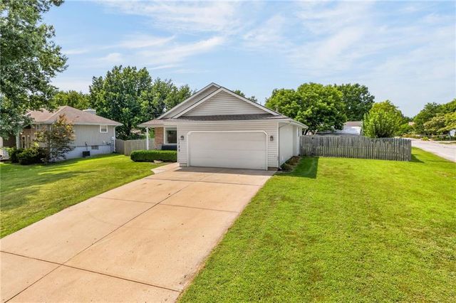 1120 NE Banner Drive, Lee's Summit, MO 64086