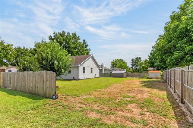 1120 NE Banner Drive, Lee's Summit, MO 64086