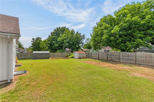 1120 NE Banner Drive, Lee's Summit, MO 64086